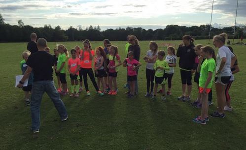 DD explains the rules: no cheating by cutting corners, no blocking other runners. Morag, are you listening?