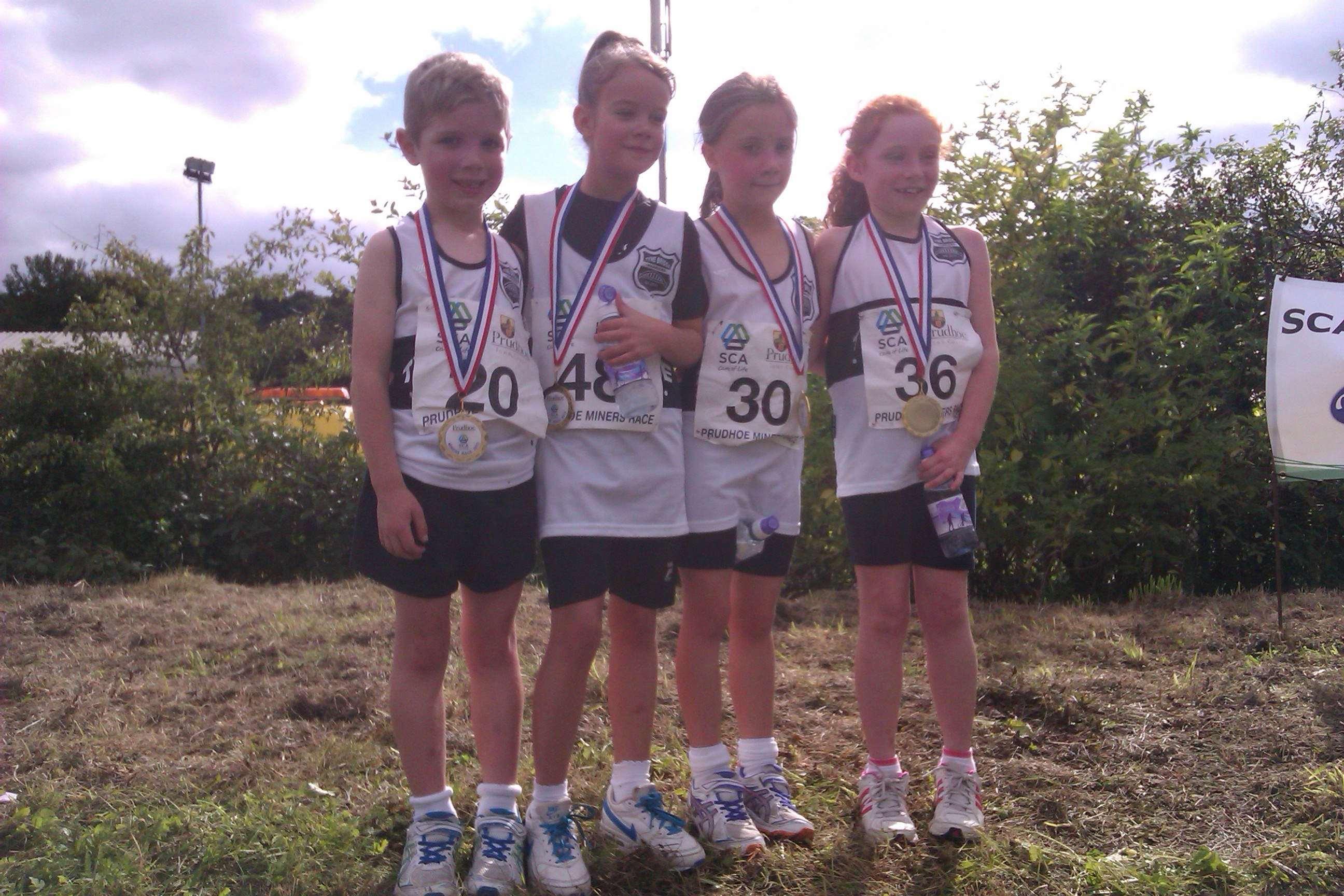(l-r) Jake Moir, Lucy Grenfell, Hope Moir and Millie Rowe. Proudly showing their race medals. 