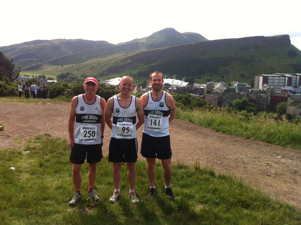 (l-r) Badger, DD & JH prior to race (with Arthur's Seat in background).